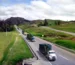 Convoy de Alquiser transportando frac tanks de 500 barriles por autopista